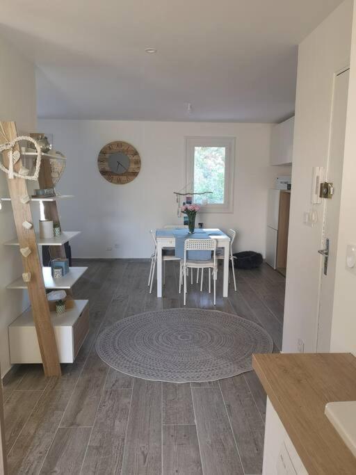 Appartement Proche Mer Avec Terrasse Et Jardin Privatif Hyères Esterno foto