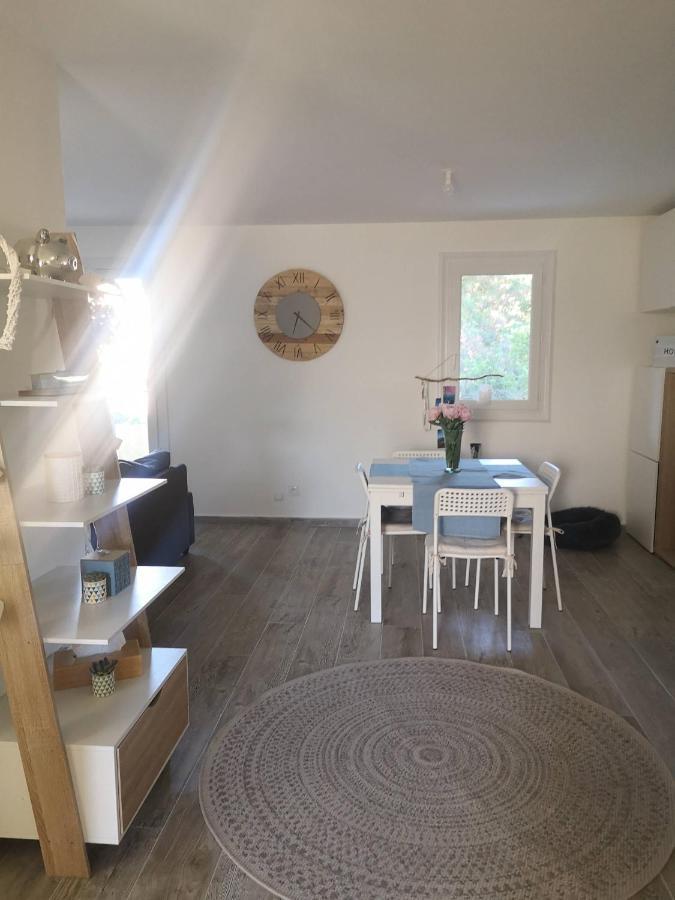 Appartement Proche Mer Avec Terrasse Et Jardin Privatif Hyères Esterno foto