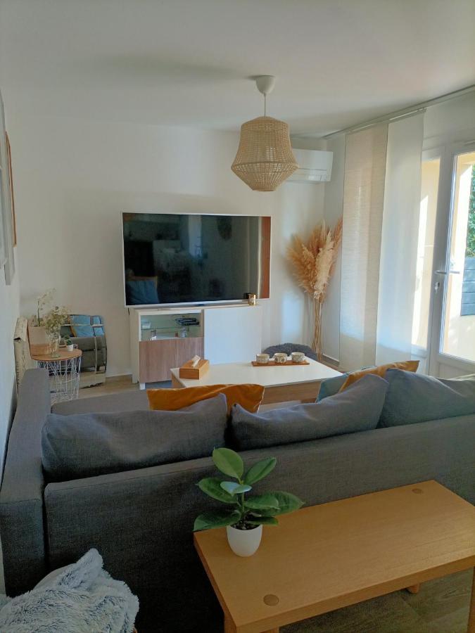 Appartement Proche Mer Avec Terrasse Et Jardin Privatif Hyères Esterno foto