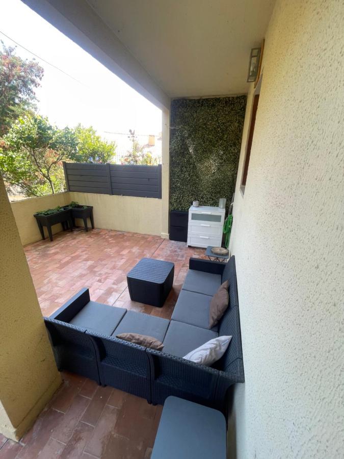 Appartement Proche Mer Avec Terrasse Et Jardin Privatif Hyères Esterno foto