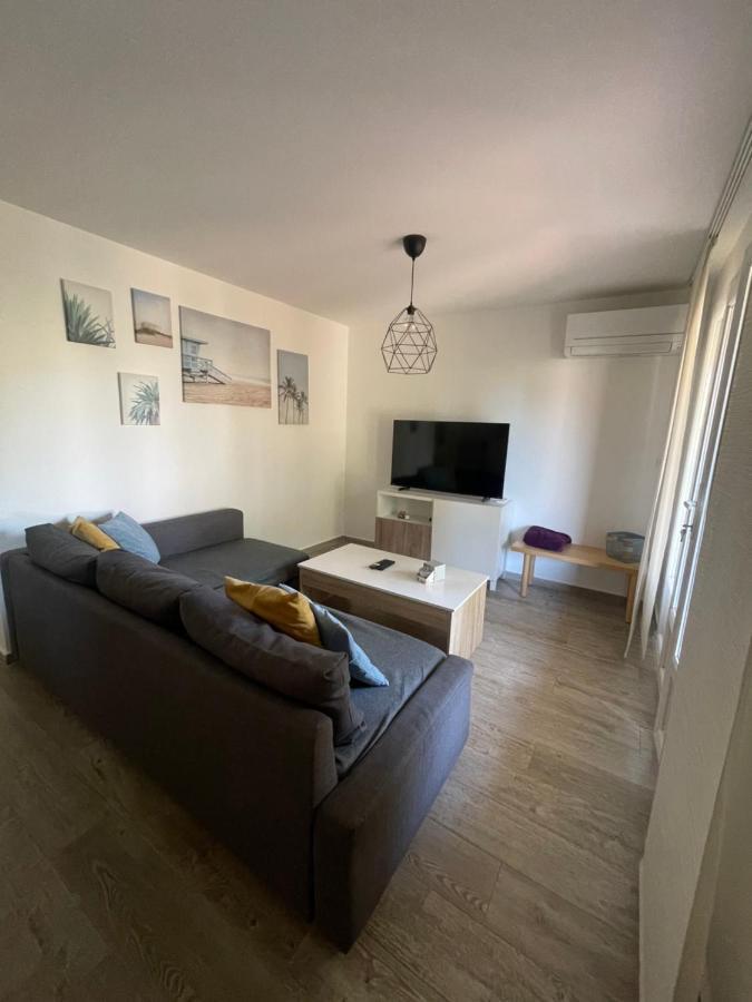 Appartement Proche Mer Avec Terrasse Et Jardin Privatif Hyères Esterno foto