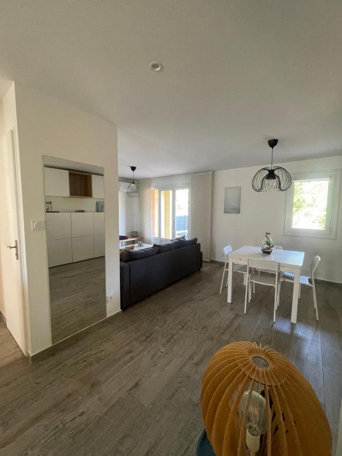 Appartement Proche Mer Avec Terrasse Et Jardin Privatif Hyères Esterno foto