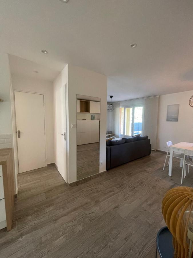 Appartement Proche Mer Avec Terrasse Et Jardin Privatif Hyères Esterno foto
